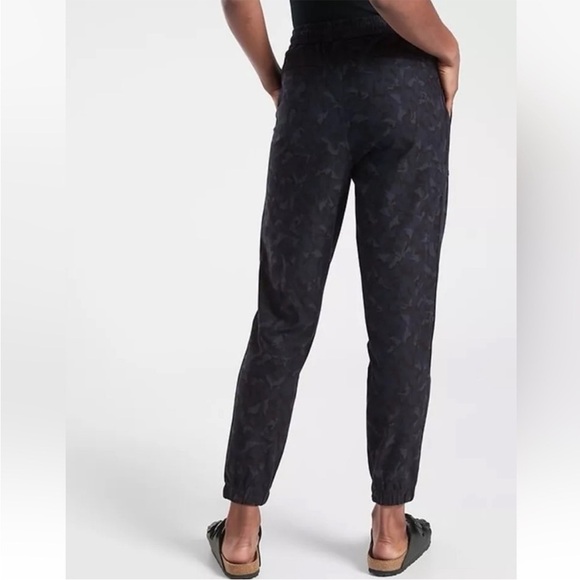Athleta Farallon Jogger Pants Blue Stratum Camo Activewear Casual Women’s 2 - Picture 2 of 10